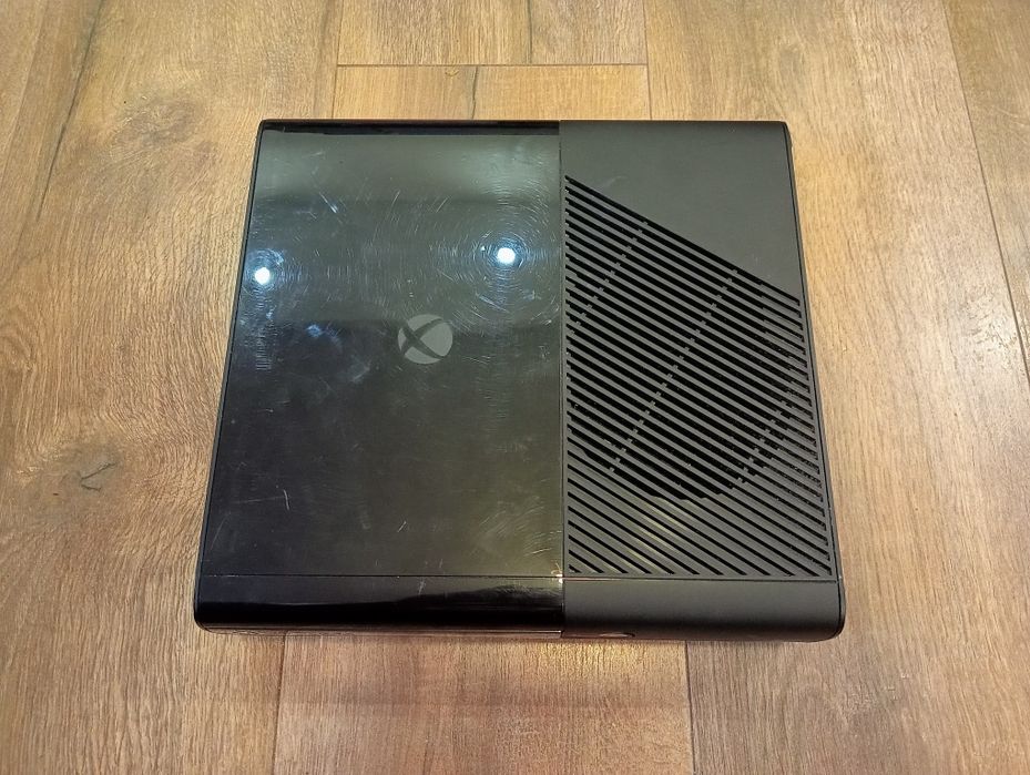 Xbox 360 Slim E - RGH (40 gier)