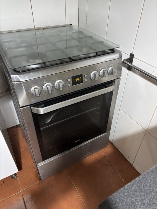 Fogão a gás e forno eléctrico da Beko