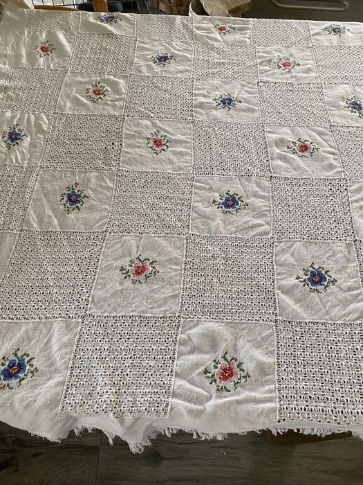 Toalha de mesa com ponto cruz 125*125