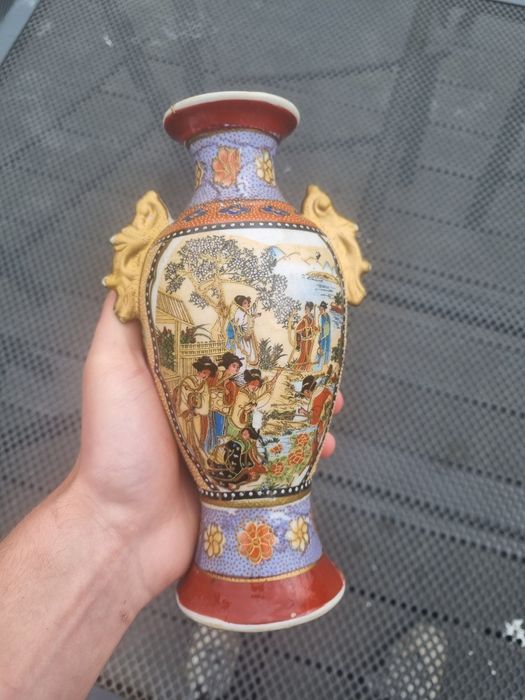 Piękny antyczny zdobiony wazon