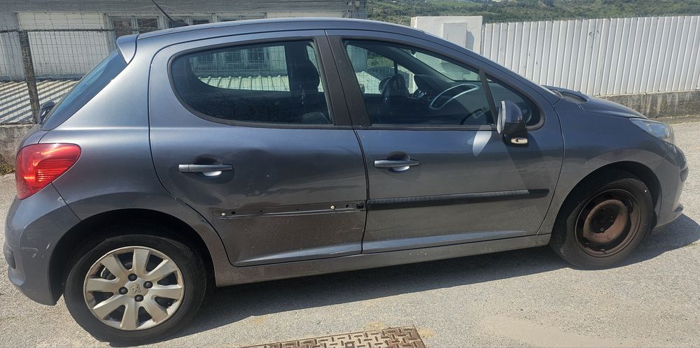 Peugeot 207 para peças (2009) – NÃO VENDO COMPLETO