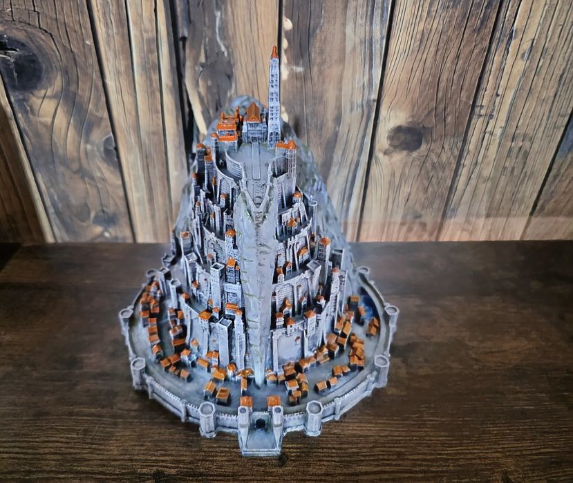 Maquete Minas Tirith (Senhor dos Anéis) – Impressão 3D Pintada à Mão