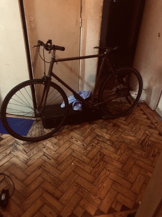 Bicicleta com rodas de carbon e kua. aluminio