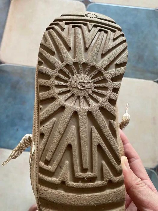 UGG Lowmel Sand r.38