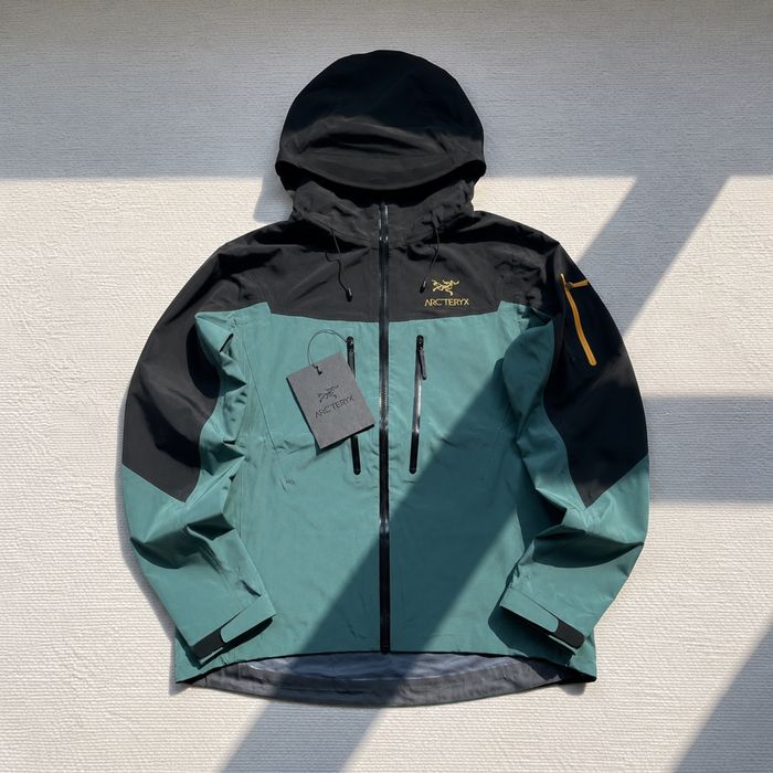 Вітровка Arc'teryx Alpha SV Jacket  "Dark Magic" Edition
