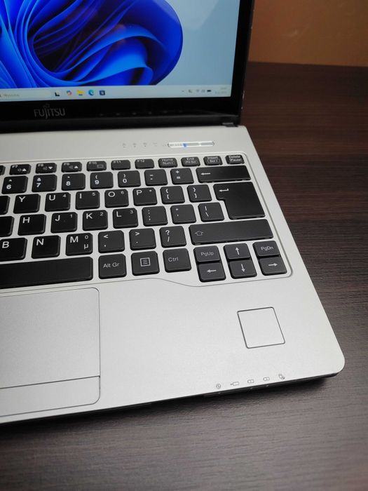 Ноутбук Fujitsu S936 / Intel i5-6200U / FullHD IPS  /