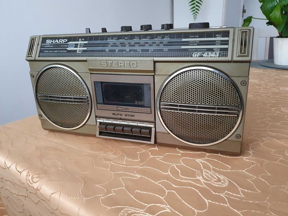 Stary zabytkowy radiomagnetofon Sharp Gf-4343 boombox vintage