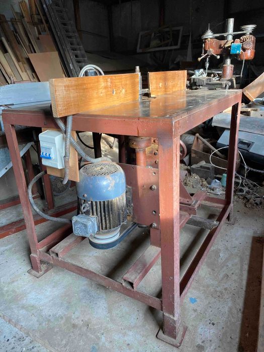 станок фрезерний (по дереву).