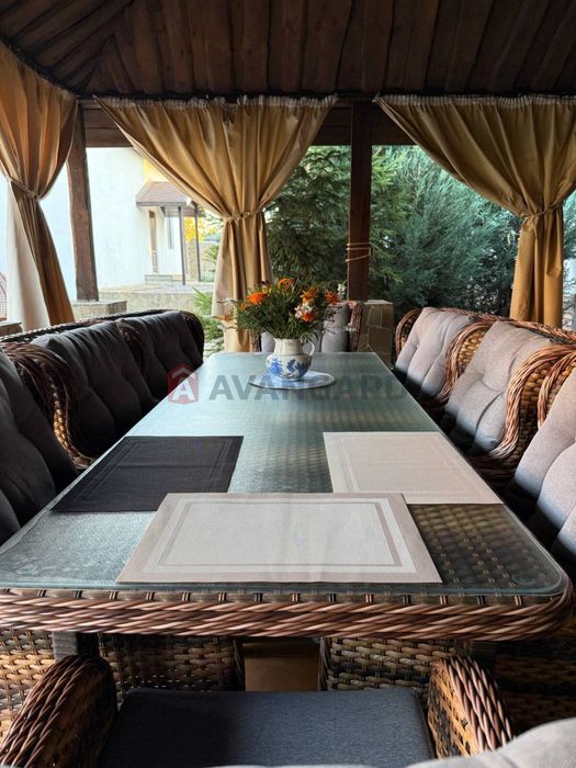 Продам дом 200 м2 с бассейном и баней в начале Обуховки.