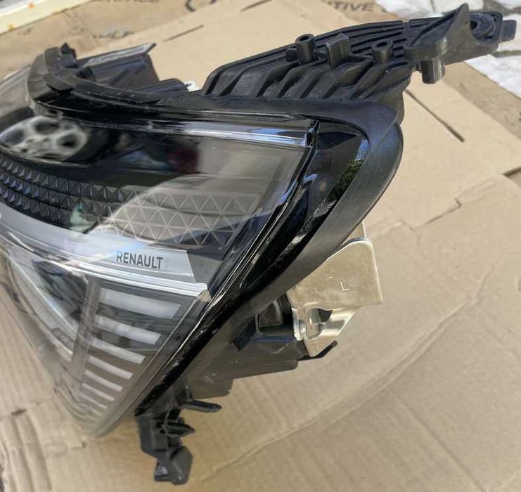 otica frontal ESQ renault megane IV . fase 2 - Full LED