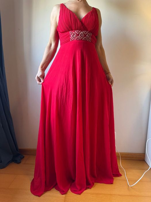 Vestido de festa vermelho , detalhes em pedraria