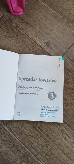Podręcznik sprzedaż towarów zajęcia w pracowni 3 A . 18.2 2012