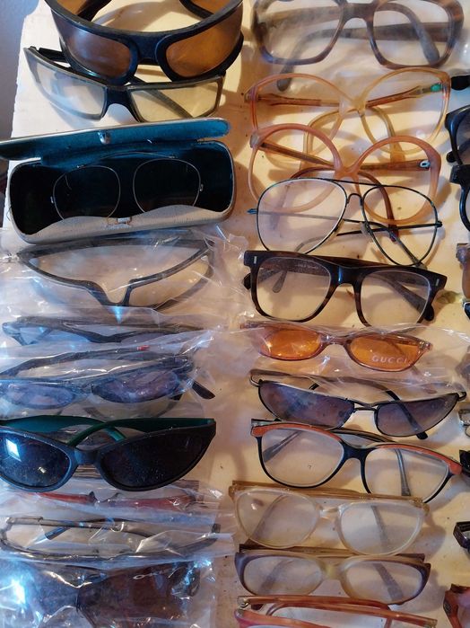 coleção de cerca de 100 óculos do século XX, com algumas relíquias