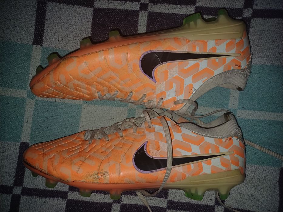 Футбольні бутси Nike