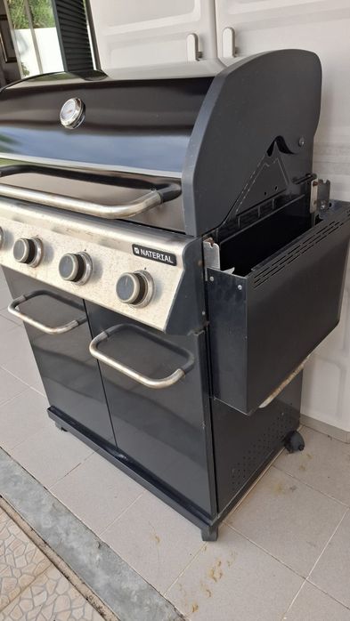 BBQ / barbecue a gás Naterial - 3 pontos de grelha e 1 chapa