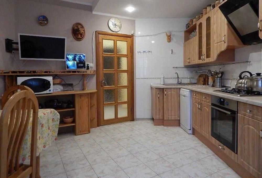Продаж 3 кім квартири 118 м2, 2/6 пов. Ремонт. 2 санвузли. Центр, вул. Української Повстанської Армії №3598