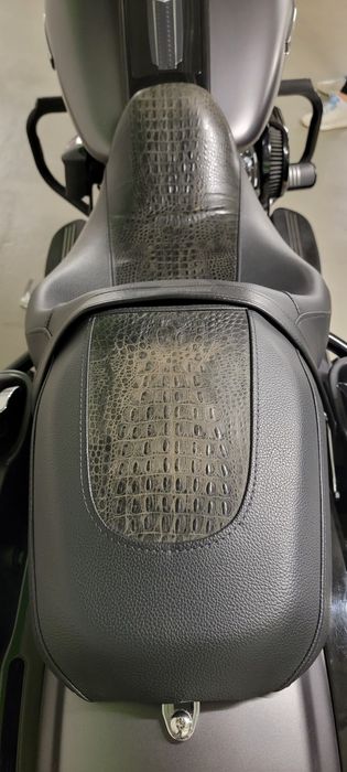сиденье Harley-Davidson спинка