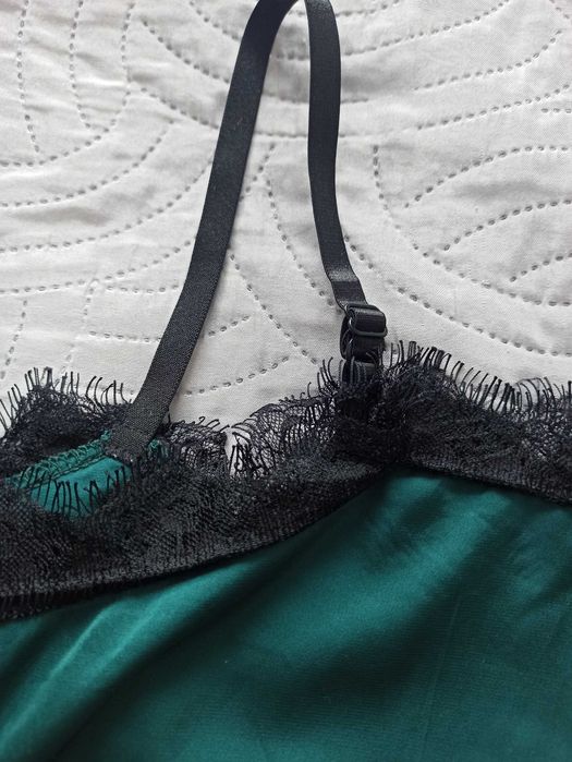 Bluzka na cienkich ramiączkach