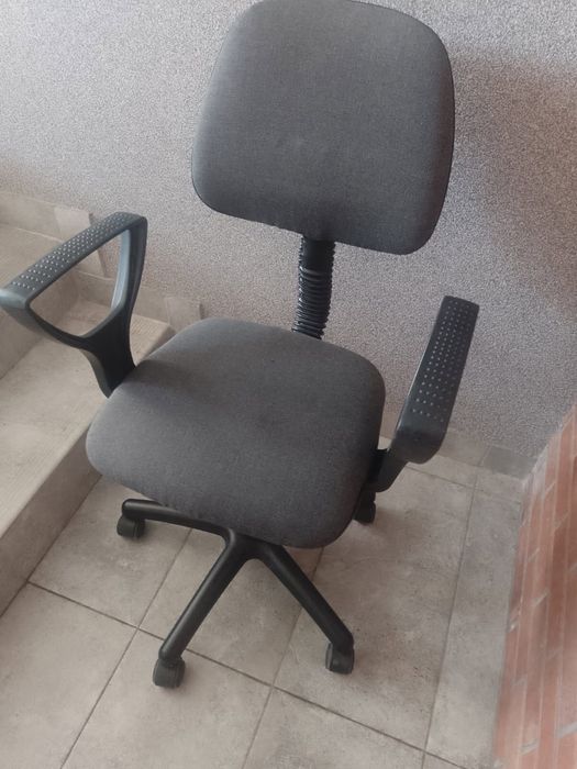 Krzeslo obrotowe biurowe szkolne