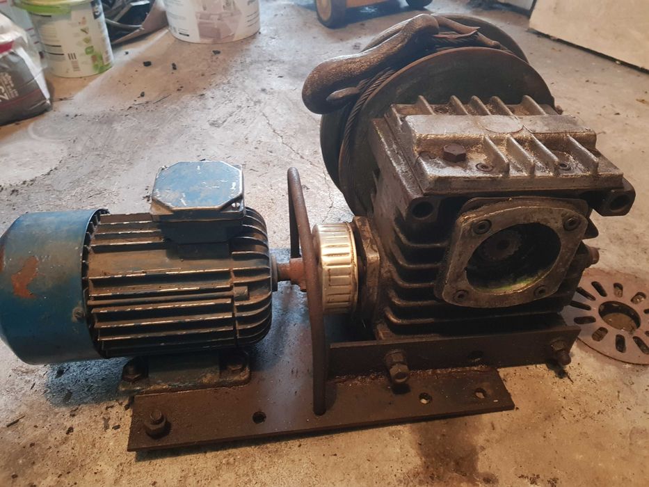 Wyciągarka- dźwig budowlany