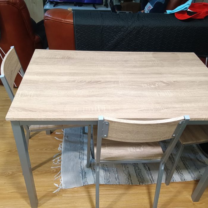 Mesa com 4 cadeiras