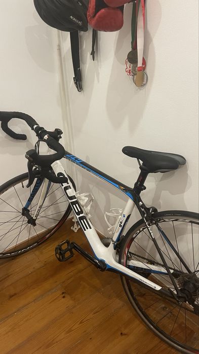 bicicleta de estrada Cube GTC (com quadro em carbono)
