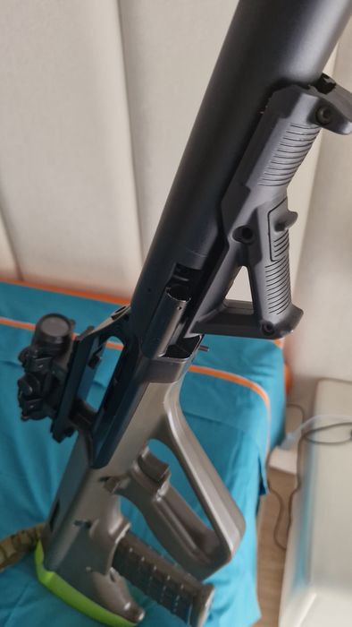Airsoft Steyr Aug Tokyo Marui com phantom kit