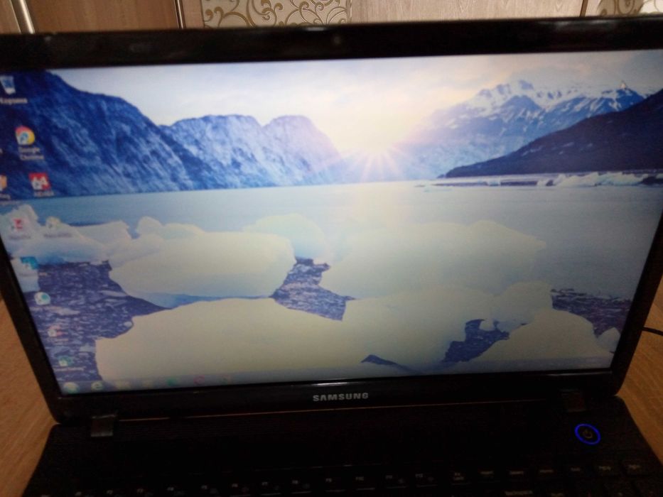 ноутбук Samsung 300E/i3-2350M/ram 4/новый hdd 200/IntelGraphics3000