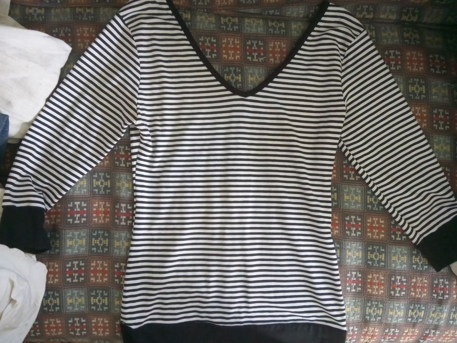 Полосата туніка з вирізом на ключиці