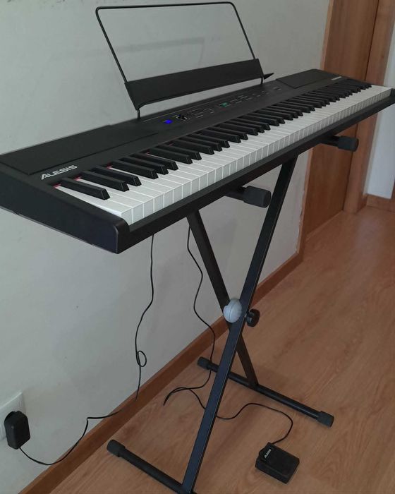Piano Digital Alesis Concert 88 Teclas + Suporte + Pedal