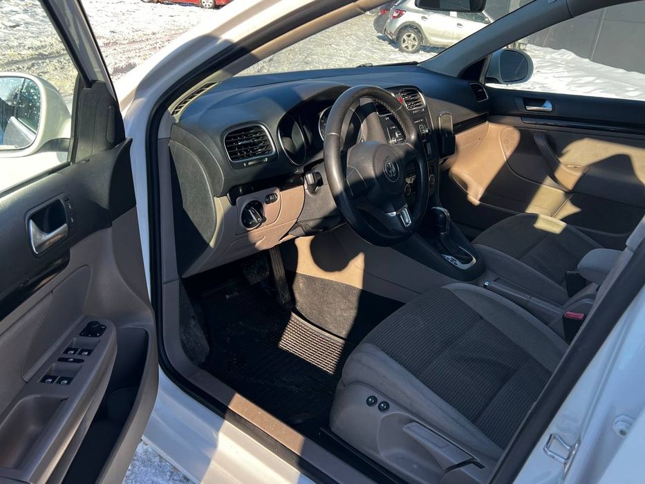 Volkswagen Golf 2.0 dizel akpp 2011