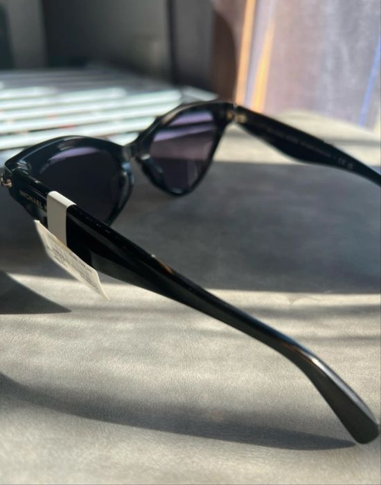 Óculos de sol Michael Kors pretos originais | modelo cat eye