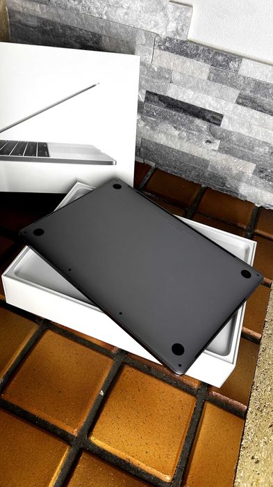 MacBook Pro 2016 13” i5 8Gb 512Gb - Cinzento Espacial