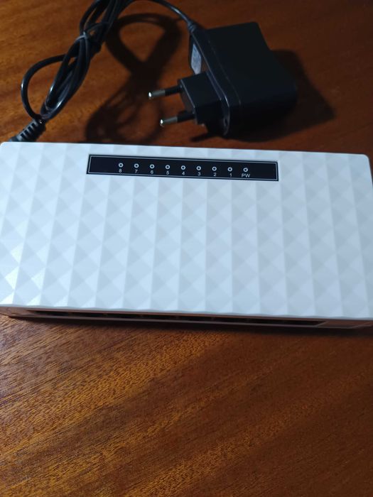 Swith 8 portas RJ45 marca Gigabit