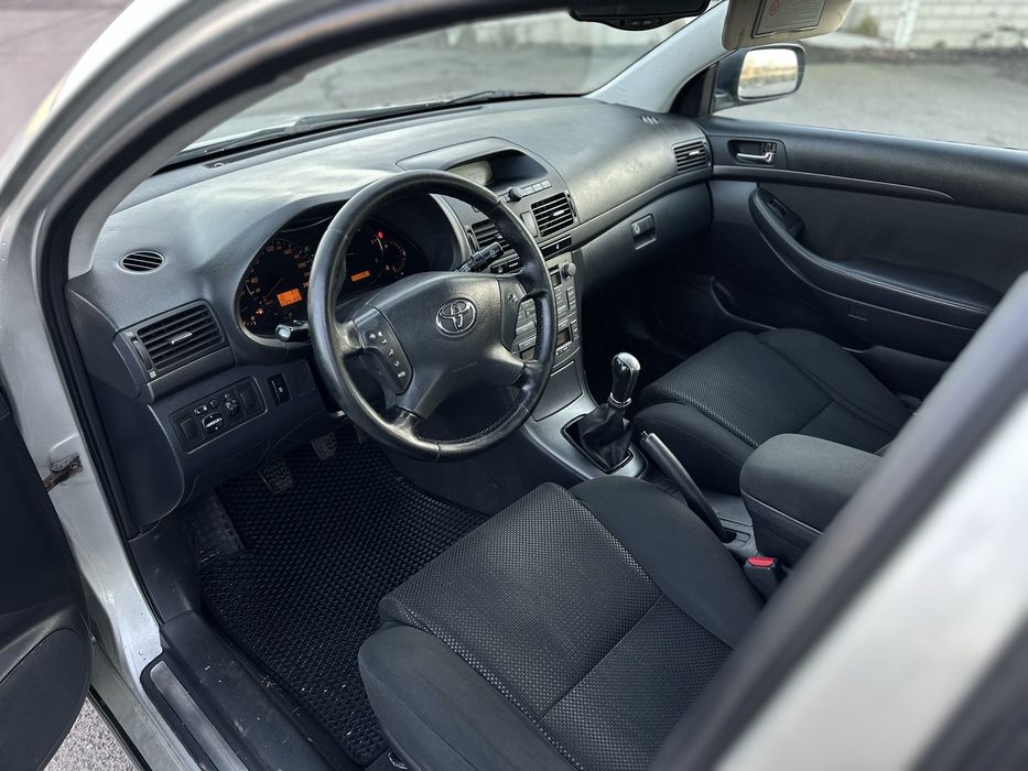 Тойота Авенсіс 2.0 дизель д4д