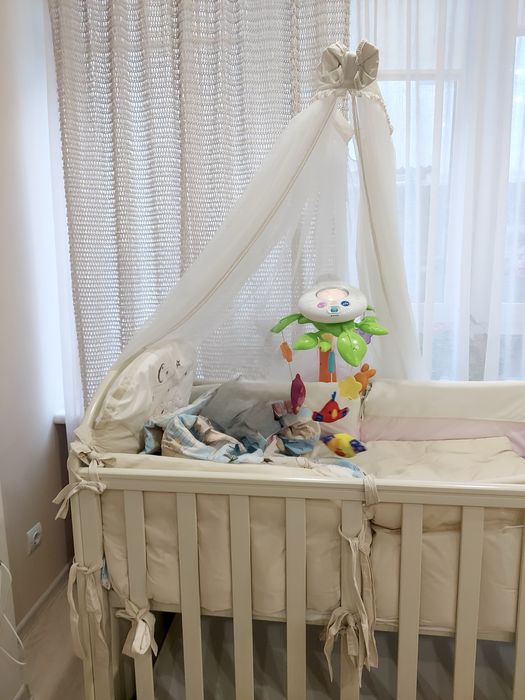 Ліжечко з бортиками