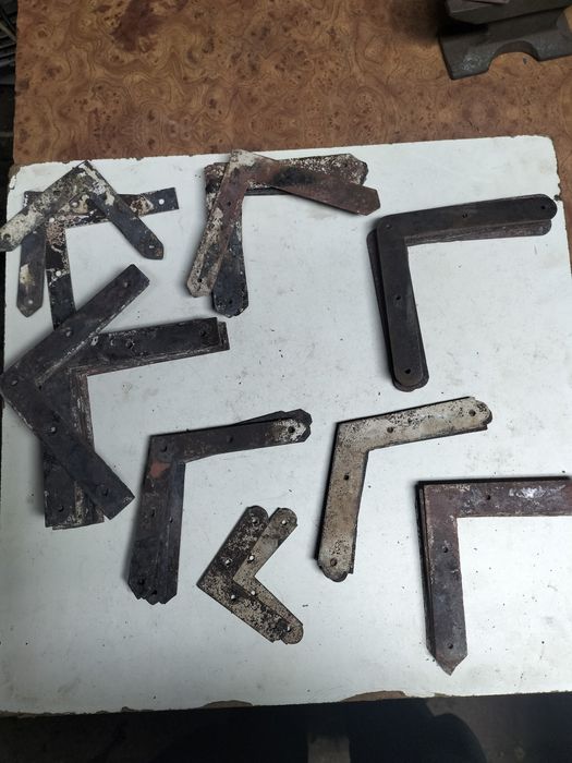 Stare okucia okienne