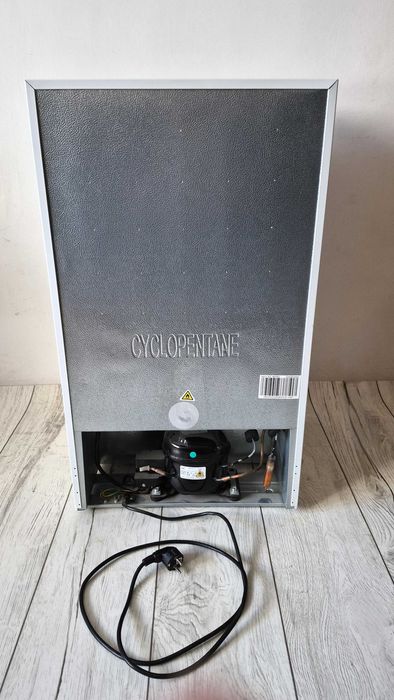 lodówka podblatowa Philco mała biała z zamrażalnikiem