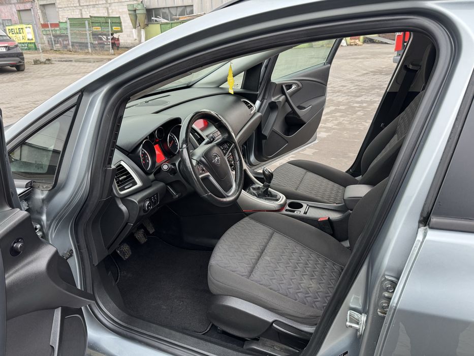 Opel Astra J Kombi  LIFT ! 1.4 Turbo Klima Alu PDC LED ! Serwis!