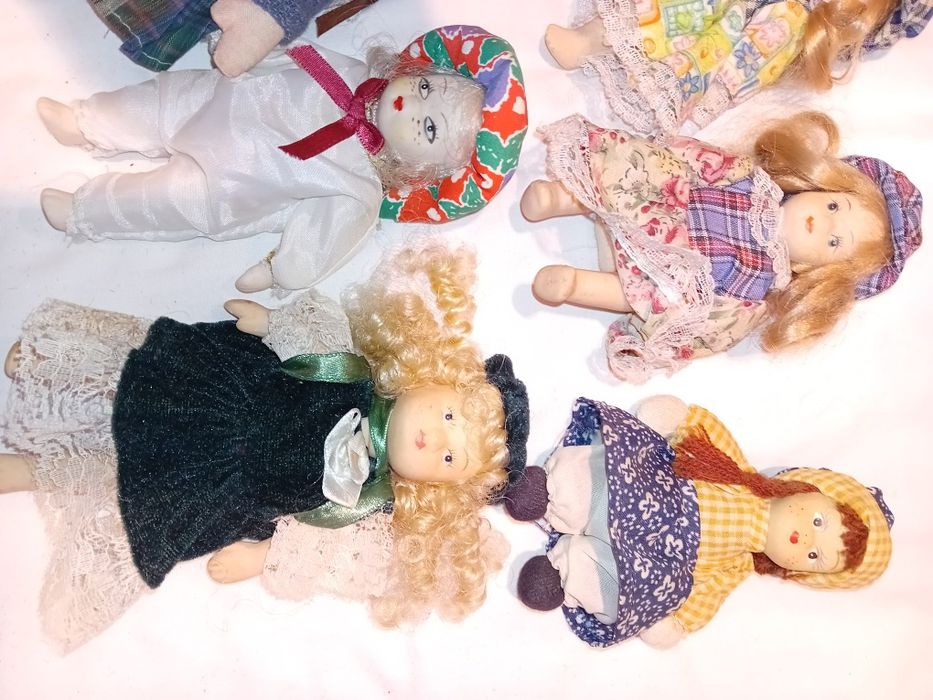 Conjunto de 6 Bonecas Antigas em Porcelana