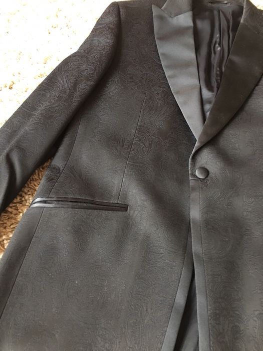 Męski garnitur ślubny czarny smoking