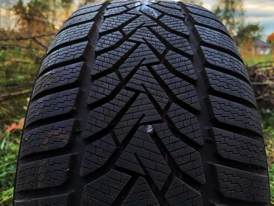 2023r Jak NOWA 215/40 R18 98V XL UNIROYAL WinterExpert M+S Shark~8,5mm