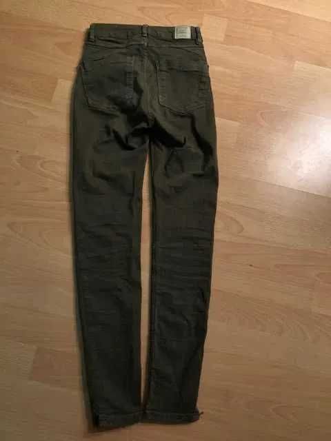 Jeansy damskie Bershka