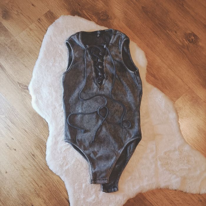 Komplet body kolor szary że spódnicą rozmiar 36
