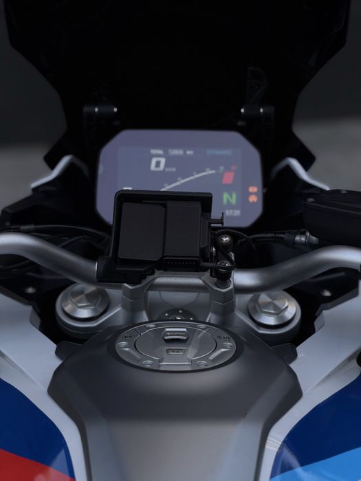 BMW F900XR - FULL EXTRAS! Como Nova!