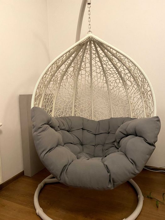 Huśtawka COCOON biała z szarą poduszką + pokrowiec Gratis