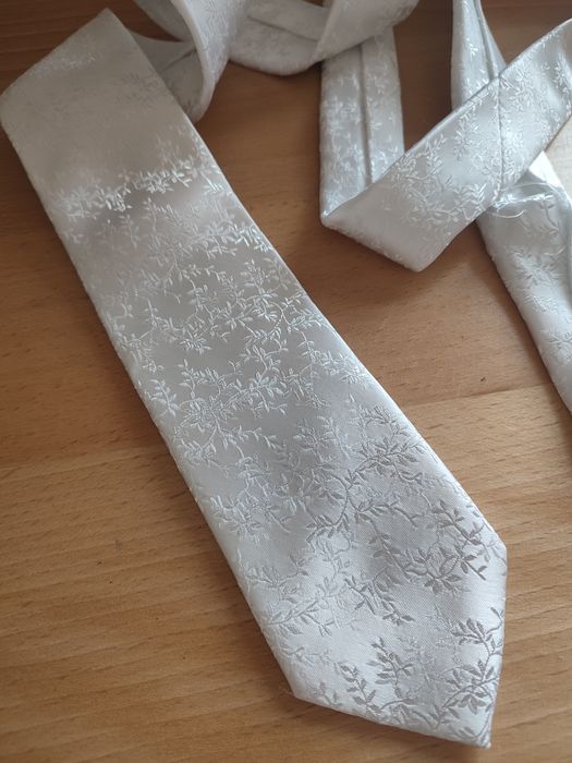 Biały ślubny krawat żakardowy