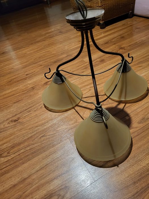 AKTUALNE lampa sufitowa na 3 żarówki AKTUALNE