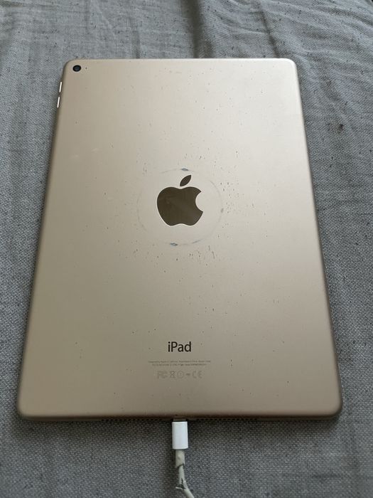 Планшет apple ipad air 2 справний все працює. Стан на фото. Можна на запчастини