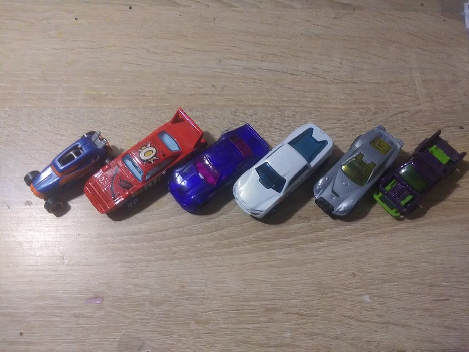 Samochodziki hot wheels